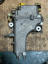 Cargar imagen en el visor de la galería, 60 hp Mercury vst VAPOR SEPARATOR & fuel pump 883202T02 TESTED & 883257T 1 Regulator Four Stroke EFI 30 40 50 hp compatible