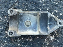Load image into Gallery viewer, BF 250 225 200 175 hp Honda LOWER MOUNTING HOUSING 50111-ZY3-020 mounts Four Stroke
