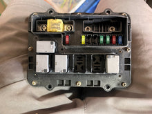 Charger l'image dans la galerie, VF 250 200 hp Yamaha FUSE BOX ASSY 6CB-82170-01-00 four stroke 4.2 Liter 2015 also 6CE-82170-00-00 f 225 250 300 hp 2010-2014
