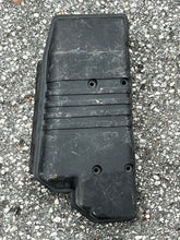 Cargar imagen en el visor de la galería, 90 75 hp Yamaha 6H1-14440-02-00 INTAKE SILENCER oem Two Stroke 1986-2005