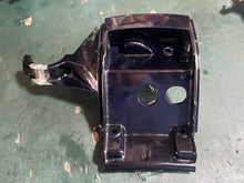 Charger l'image dans la galerie, BFT 115 150 Tohatsu LOWER FRONT COVER BRACKET HZY6-40154-000ZC four stroke 2014-up compatible BF 150 hp Honda 40154-ZY6-000ZA