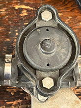 Cargar imagen en el visor de la galería, 250 225 200 hp EVINRUDE e-tec Water Pressure Relief VALVE 5005775 two stroke
