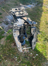 Charger l'image dans la galerie, 130 115 hp Yamaha 25” midsection with CLAMP BRACKETS 64E-43111-01-8D 64E-43112-01-8D, SWIVEL BRACKET 64E-43311-20-8D, 25” ST
