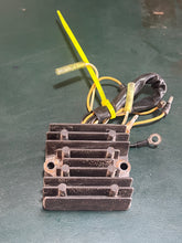 Load image into Gallery viewer, 150 175 200 225 250 HP Suzuki 32800-92e10 Voltage Regulator & Rectifier Assembly, Electrical Two Stroke Superseded by 32800-