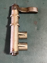 Cargar imagen en el visor de la galería, sold june2026—-f 115 75 80 90 100 hp Yamaha LEVER FUEL CHANGE LEVER 67F-24575-00-00, FUEL SHAFT 68V-24495-00-00, BRACKET FUEL