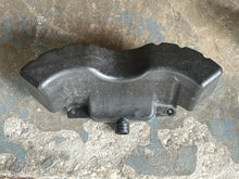 Cargar imagen en el visor de la galería, 350 hp Mercury Verado EXHAUST PLENUM 892384T four stroke 200-400 hp