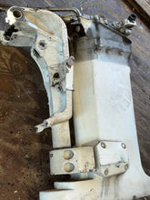 Charger l'image dans la galerie, 90 115 150 175 200 hp Johnson Evinrude 25” Midsection SWIVEL 0435005 EXHAUST HOUSING 0332745 ADAPTOR 0331039 MOUNT BRACKET 03