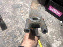 Cargar imagen en el visor de la galería, 115 130 150 175 200 225 hp Yamaha LONG 20” STEERING BRACKET ARM 6E5-42510-03-EK Two Stroke 1987-1993