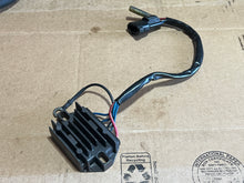 Charger l'image dans la galerie, DT 200 150 HP efi Suzuki 32800-92E30 Regulator Rectifier ASSY hldi two stroke 1998-2003