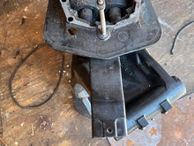 Charger l'image dans la galerie, 250 225 hp Yamaha VMax MIDSECTION 20” SWIVEL 64E-43311-10-8D STEERING 66K-42510-01-8D MOUNT 60X-44551-00-8D UPPER CASING 60X-