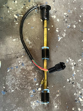 Charger l'image dans la galerie, 75 85 hp Suzuki 69110-95514 OIL TANK two stroke 69110-95513 69110-95512 69110-95511 69101-95500 oil cap 69201-95500 69200-955