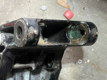 Charger l'image dans la galerie, DF 30 hp Suzuki 15” SWIVEL BRACKET 43111-94LA0-YAY four stroke 2018