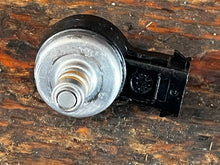 Load image into Gallery viewer, 225 200 hp Mercury Optimax AIR INJECTOR black 884595A01 8M0065916 8M6001743 8M6001743 two stroke DFI - compatible with some 1