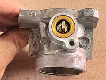 Charger l'image dans la galerie, DF 30 25 hp Suzuki THROTTLE BODY 13300-94L00 four stroke 2015-2024