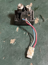 Charger l'image dans la galerie, DF 30 25 hp Suzuki STARTER MOTOR RELAY 31800-94L00 four stroke 2015-2020