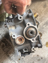 Cargar imagen en el visor de la galería, BF 225 hp Honda stbd CYLINDER HEAD 12210-ZY3-010ZA 2002-up BF 250 2007-up