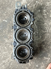 Charger l'image dans la galerie, 250 225 hp Yamaha HPDI Cylinder Head #1 strbd 60V-11111-00-1S two stroke compatible 150 hp 2005-2009