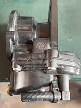 Load image into Gallery viewer, Johnson Evinrude CARBURETOR BODY 433449 0328544 BOWL 333525 333525 ORIFICE PLUG 56D 0318684 Two Stroke