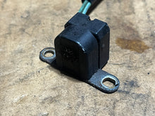 Charger l'image dans la galerie, 150 175 200 225 250 300 hp Yamaha 61A-85895-00-00 CRANK POSITION SENSOR two stroke 1990-2006