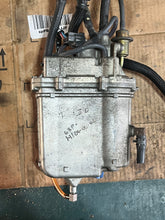 Cargar imagen en el visor de la galería, f 150 hp Yamaha VST 63P-14180-00-00 FLOAT CHAMBER & 63P-13907-01-00 FUEL PUMP tested FOUR STROKE 2005 nla, super #s: 63P-1418