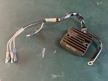 Charger l'image dans la galerie, BF 50 40 hp Honda 31750-ZW4-013 VOLTAGE RECTIFIER REGULATOR 2005-2007+