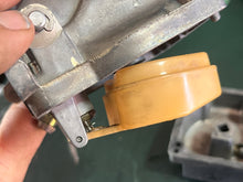 Cargar imagen en el visor de la galería, 50 40 hp Mercury CARBURETOR SET 823799T34 823799T35 823799T36 wme 93-1a 93-2a 93-3a 3 Cylinder Two Stroke 2005 Electric