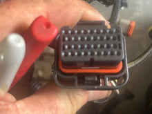 Load image into Gallery viewer, 30 25 15 hp Evinrude E-tec ENGINE HARNESS 0587061 two stroke 2017 AA AB AF