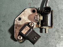 Cargar imagen en el visor de la galería, 150 - 300 hp Yamaha SOLENOID PUMP 68F-13100-00-00 PRESSURE SENSOR 67H-82380-00-00 two stroke HPDI