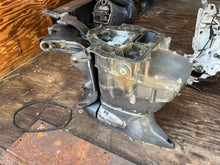 Load image into Gallery viewer, f 115 hp Yamaha 20” MIDSECTION UPPER CASING 68V-45111-10-8D SWIVEL 64E-43311-10-8D EXHAUST 67F-41137-01-94 STEERING BRACKET 6