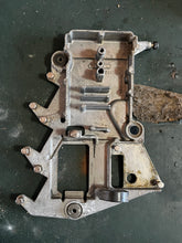 Cargar imagen en el visor de la galería, 90 80 Tohatsu Nissan ELECTRIC BRACKET 3B7069010 Two Stroke 2002