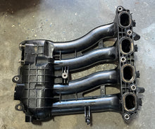 Cargar imagen en el visor de la galería, f 90 75 hp Yamaha INTAKE MANIFOLD 6D8-13641-00-00 four stroke 2005-2017