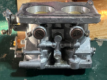 Charger l'image dans la galerie, 115 hp Yamaha CARBURETOR UPPER 6E5-14301-03-00 6e503 two stroke 1984 - one broken screw in 1 of 4 carb bowl screws