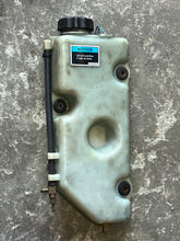 Charger l'image dans la galerie, 250 hp Mercury OIL TANK 818456A1 1270-830889A4 with switch 87-856156A2 two stroke EFI 1994-1996 some compatibility 225 300 hp