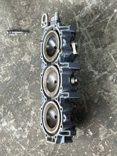Charger l'image dans la galerie, 250 225 hp Yamaha HPDI Cylinder Head #1 strbd 60V-11111-00-1S two stroke compatible 150 hp 2005-2009
