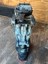 Cargar imagen en el visor de la galería, 150 155 hp Johnson & Evinrude 20” MIDSECTION HOUSING 0332744 SWIVEL 0432708 STEERING ARM 0392519 two stroke CROSSFLOW 1987-19