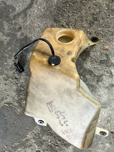 Cargar imagen en el visor de la galería, DT 55 65 hp Suzuki OIL TANK 69110-94701 two stroke 1988-1997