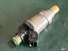 Cargar imagen en el visor de la galería, 250 225 hp Mercury FUEL INJECTOR 18715T1 18715A1 two stroke EFI cleaned TESTED