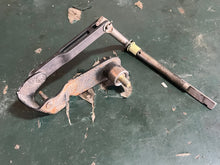 Charger l'image dans la galerie, 70 hp Johnson Evinrude SHIFT LEVER 0330940 BELLCRANK LINK 0328567 SHIFT BELLCRANK 0393545 LEVER SCREW 0318192 two stroke