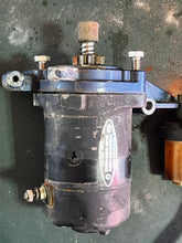 Charger l'image dans la galerie, 90 80 hp Tohatsu Nissan STARTER MOTOR 353760103 BRACKET UPPER 3B7051010 Two Stroke
