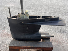 Charger l'image dans la galerie, 115 hp Mercury Tower Of Power LOWER UNIT 20” long 1655-7333T42 1655-7333A42 Two Stroke Inline 4 and 6 cylinder ONLY