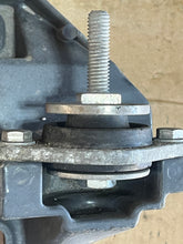 Load image into Gallery viewer, OMC 912537 Cobra Inner Transom Mount Plate 984757 2.3 3.0 4.3 5.0 5.7 5.8 7.5 Liter w/ Mounts