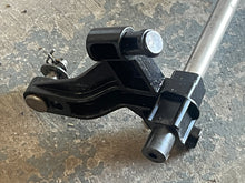 Load image into Gallery viewer, 175 150 135 115 hp Ficht Evinrude SHIFT LEVER ASSY 0439333 LEVER TO ARM LINK 0343118 0513134 NEUTRAL SWITCH BRACKET two stro