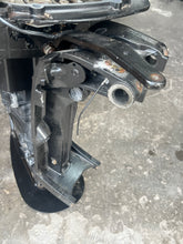 Cargar imagen en el visor de la galería, DF 225 200 hp Suzuki 25” DRIVESHAFT HOUSING MIDSECTION, ENGINE HOLDER 51111-93J03-0EP, STEERING ARM 43750-93J02-0EP & SWIVEL