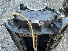 Charger l'image dans la galerie, 200 175 150 hp Yamaha CRANKCASE 64E-15100-00-94 two stroke 6 cylinder carbureted 1996-1998