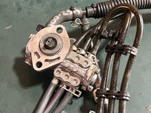 Cargar imagen en el visor de la galería, 250 225 hp Yamaha OIL INJECTION PUMP 60v-13200-01-00 two stroke vmax 2003-2005 62J-13200-01-00