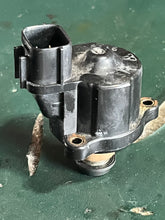 Cargar imagen en el visor de la galería, DF 150 hp Suzuki IAC VALVE intake 18137-93J01 18137-93J00 four stroke 2019-2024 175 200 hp compatible