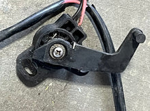 Charger l'image dans la galerie, 90 70 60 hp Yamaha TRIME SENDER 6H1-83672-21-00 6H1-83672-20-00 two stroke 2004-2009 TWO-WIRE CONNECTOR