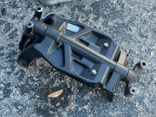 Cargar imagen en el visor de la galería, 250 225 300 hp Mercury 3.0 liter Optimax DFI SWIVEL BRACKET 8710T20 BOTTOM YOLK 826364F1 SWIVEL PIN steering arm 826432A2 SUP