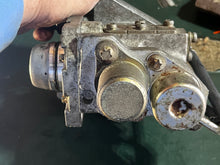 Charger l'image dans la galerie, 150 200 hp Yamaha FUEL PUMP ASSY 68F-13910-00-00 COVER 68F-13993-00-00 two stroke HPDI 2000-2003 some 175 hp