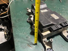 Load image into Gallery viewer, 150 - 250 hp Yamaha HPDI (2) 60V-8591B-00-00 INJECTOR DRIVER ASSY 60V-85542-00-94 BRACKET two stroke 2003-2011